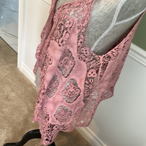Super cute pink vest size L - Picture 2 of 9